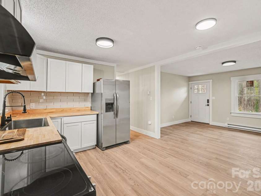300 Lakewood Drive, Gastonia, NC 28056.  MLS# CAR4350014, YatesRealty ID 6804. 