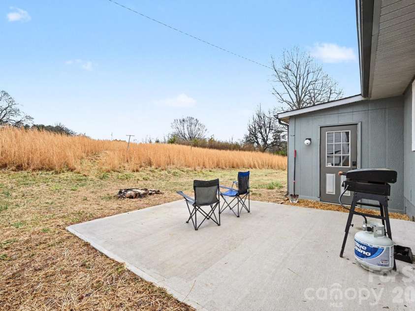 300 Lakewood Drive, Gastonia, NC 28056.  MLS# CAR4350014, YatesRealty ID 6804. 