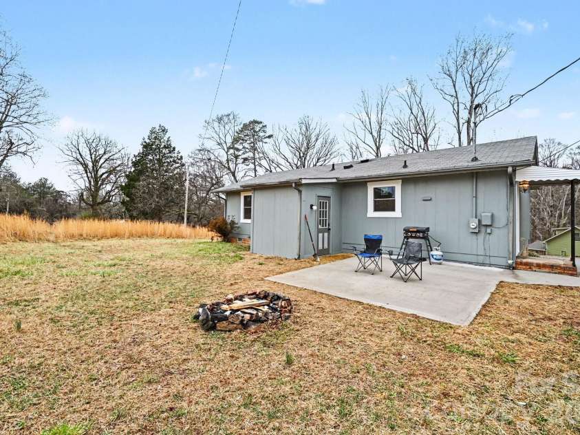 300 Lakewood Drive, Gastonia, NC 28056.  MLS# CAR4350014, YatesRealty ID 6804. 