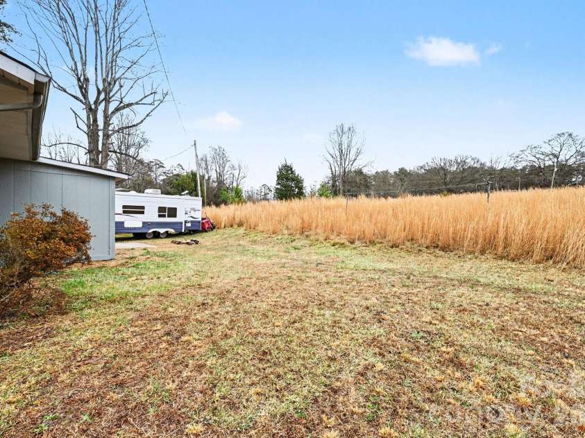300 Lakewood Drive, Gastonia, NC 28056.  MLS# CAR4350014, YatesRealty ID 6804. 