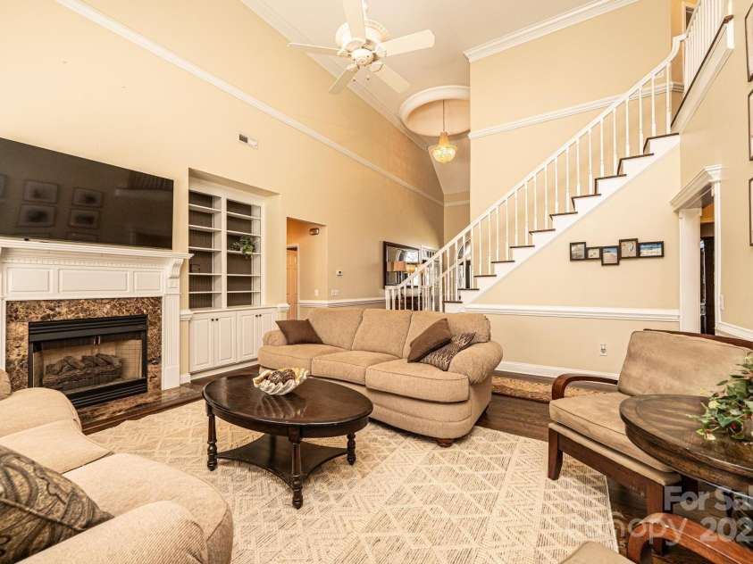 4386 2nd Street Lane, Hickory, NC 28601.  MLS# CAR4239045, YatesRealty ID 6804. 