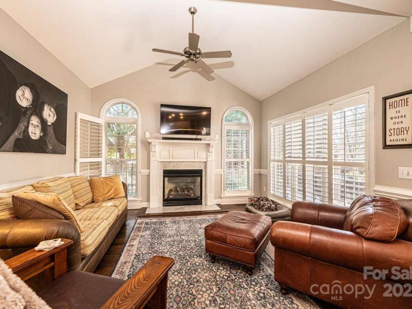 4386 2nd Street Lane, Hickory, NC 28601.  MLS# CAR4239045, YatesRealty ID 6804. 