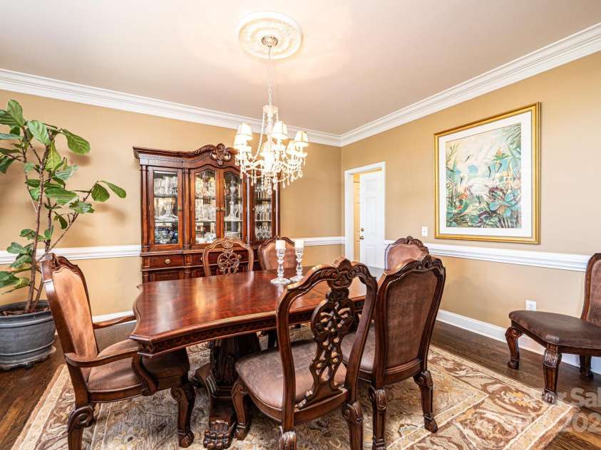 4386 2nd Street Lane, Hickory, NC 28601.  MLS# CAR4239045, YatesRealty ID 6804. 