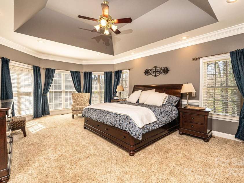 4386 2nd Street Lane, Hickory, NC 28601.  MLS# CAR4239045, YatesRealty ID 6804. 