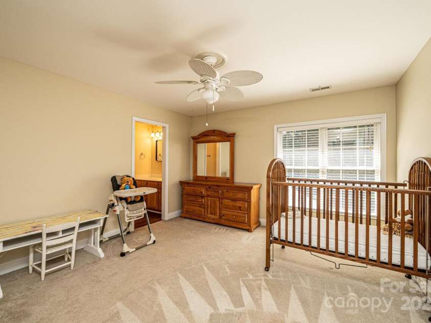 4386 2nd Street Lane, Hickory, NC 28601.  MLS# CAR4239045, YatesRealty ID 6804. 