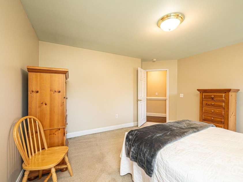 4386 2nd Street Lane, Hickory, NC 28601.  MLS# CAR4239045, YatesRealty ID 6804. 