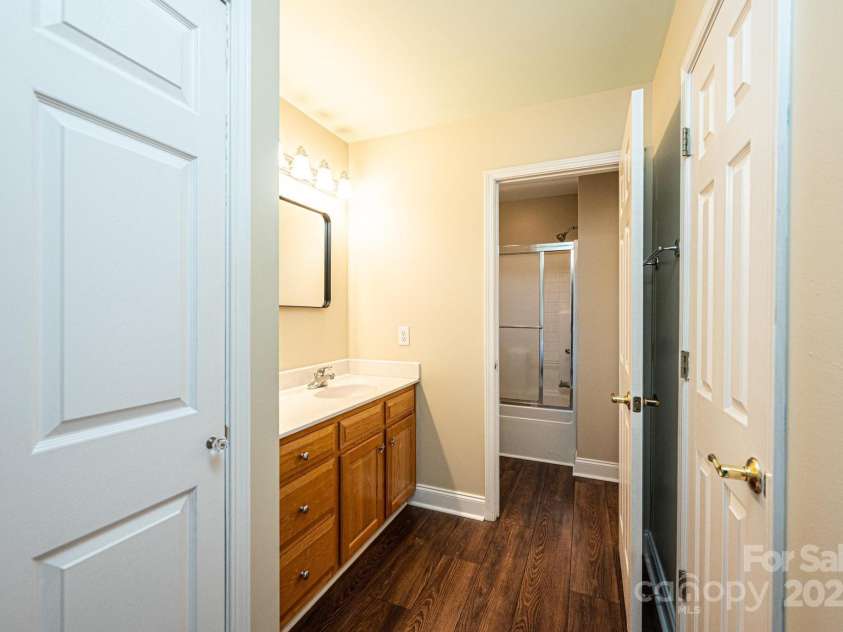 4386 2nd Street Lane, Hickory, NC 28601.  MLS# CAR4239045, YatesRealty ID 6804. 