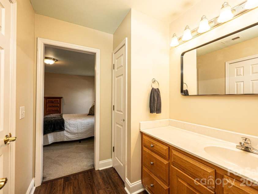 4386 2nd Street Lane, Hickory, NC 28601.  MLS# CAR4239045, YatesRealty ID 6804. 