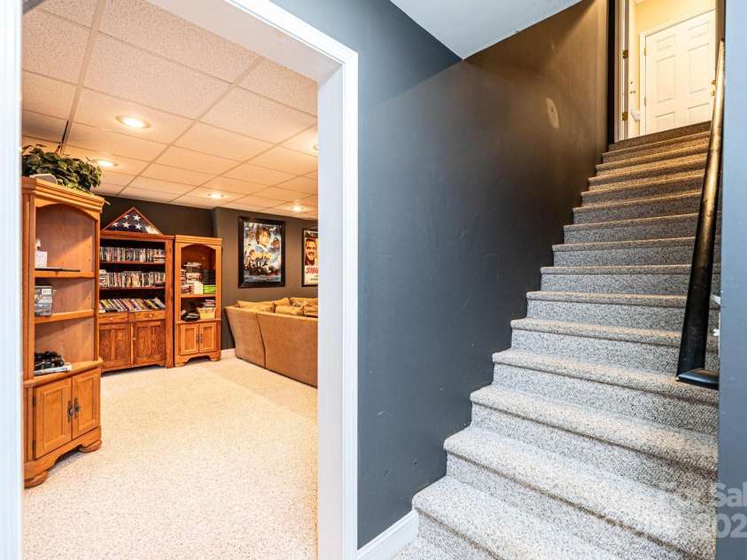 4386 2nd Street Lane, Hickory, NC 28601.  MLS# CAR4239045, YatesRealty ID 6804. 