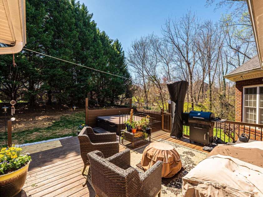 4386 2nd Street Lane, Hickory, NC 28601.  MLS# CAR4239045, YatesRealty ID 6804. 