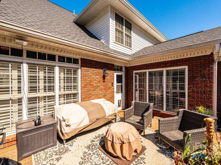 4386 2nd Street Lane, Hickory, NC 28601.  MLS# CAR4239045, YatesRealty ID 6804. 