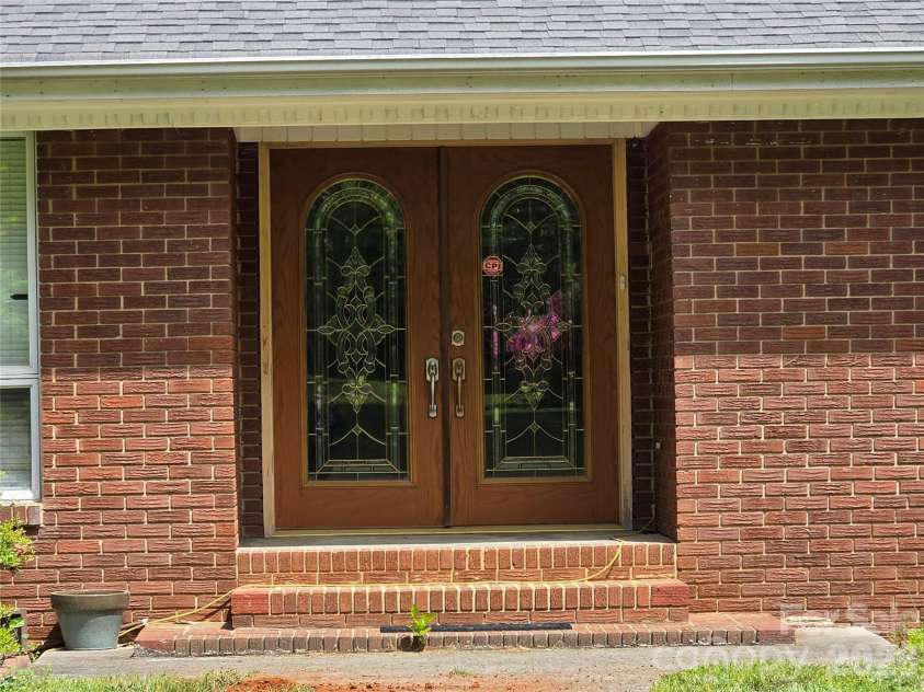 14325 Fountain Lane, Charlotte, NC 28278.  MLS# CAR4351849, YatesRealty ID 6805. 