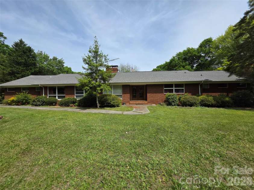 14325 Fountain Lane, Charlotte, NC 28278.  MLS# CAR4351849, YatesRealty ID 6805. 