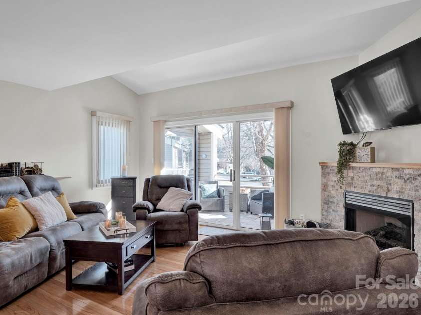 14526 Waterside Drive, Charlotte, NC 28278.  MLS# CAR4341702, YatesRealty ID 6807. 