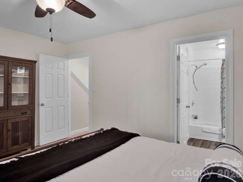 14526 Waterside Drive, Charlotte, NC 28278.  MLS# CAR4341702, YatesRealty ID 6807. 