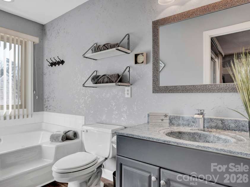 14526 Waterside Drive, Charlotte, NC 28278.  MLS# CAR4341702, YatesRealty ID 6807. 