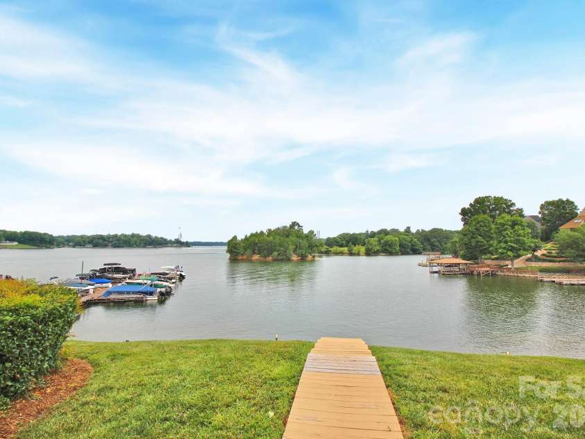 14526 Waterside Drive, Charlotte, NC 28278.  MLS# CAR4341702, YatesRealty ID 6807. 