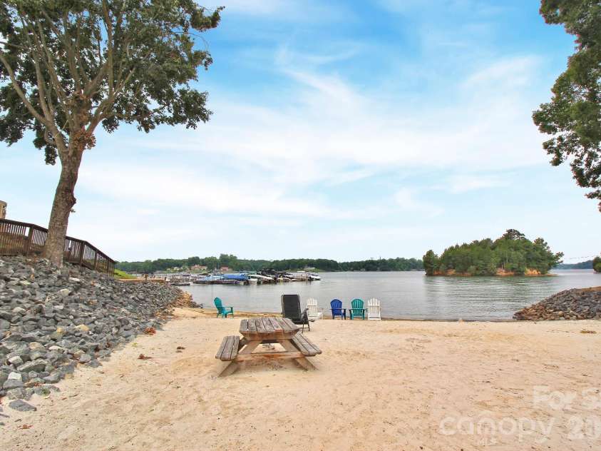 14526 Waterside Drive, Charlotte, NC 28278.  MLS# CAR4341702, YatesRealty ID 6807. Beach