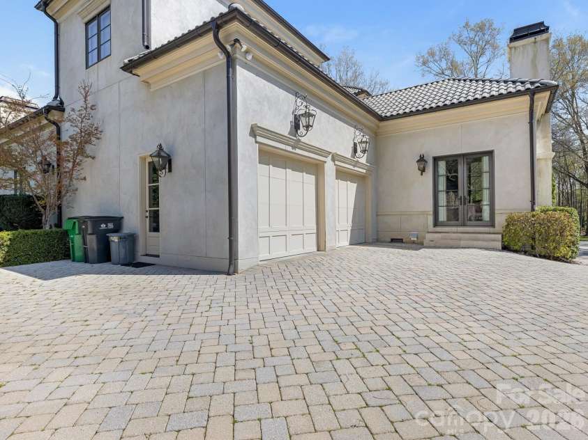 8524 Winged Bourne Road, Charlotte, NC 28210.  MLS# CAR4358780, YatesRealty ID 6808. 2 Car Garage 
