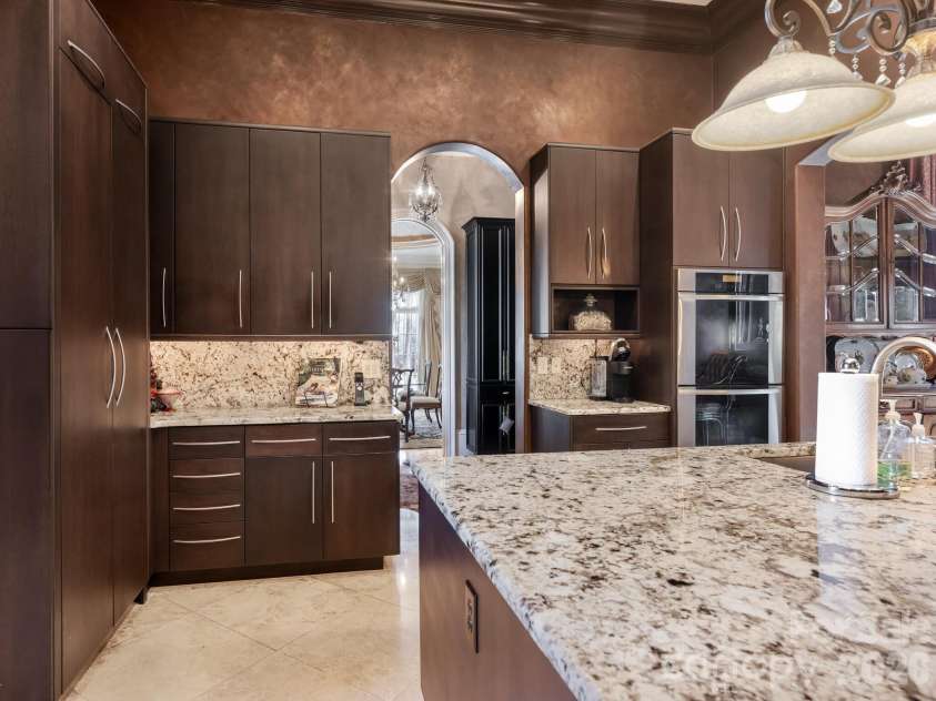 8524 Winged Bourne Road, Charlotte, NC 28210.  MLS# CAR4358780, YatesRealty ID 6808. Kitchen 