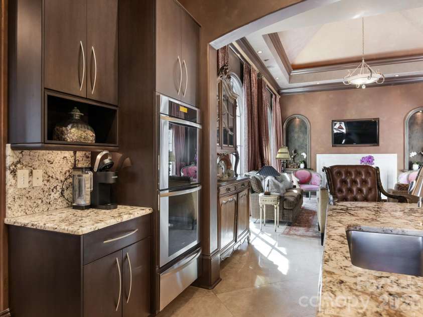 8524 Winged Bourne Road, Charlotte, NC 28210.  MLS# CAR4358780, YatesRealty ID 6808. Kitchen 