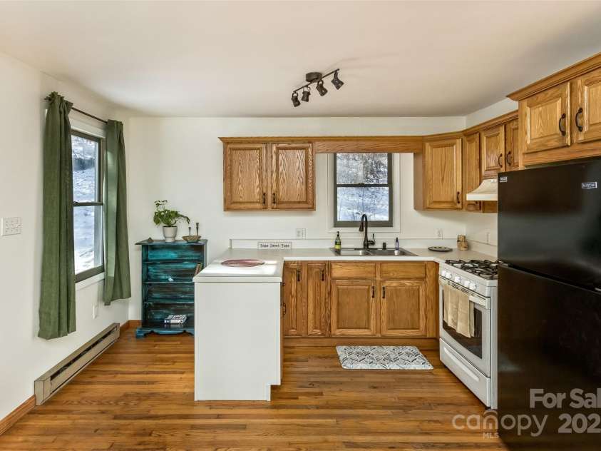 183 Stoney Fork Road, Barnardsville, NC 28709.  MLS# CAR4213332, YatesRealty ID 6809. 