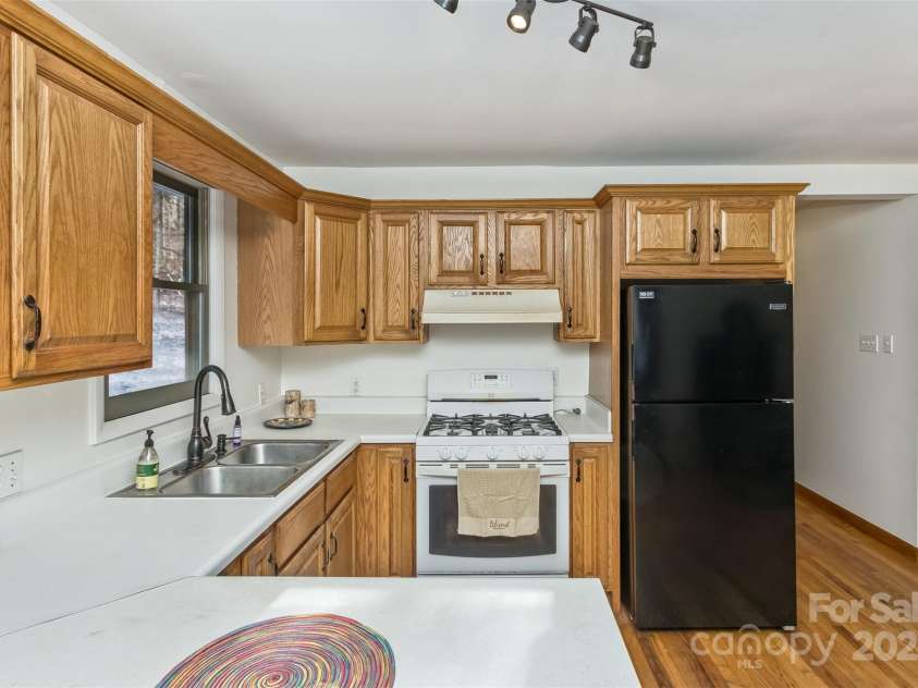 183 Stoney Fork Road, Barnardsville, NC 28709.  MLS# CAR4213332, YatesRealty ID 6809. 