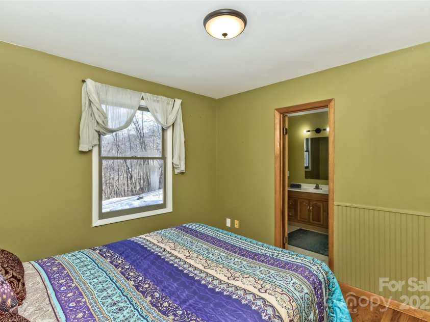 183 Stoney Fork Road, Barnardsville, NC 28709.  MLS# CAR4213332, YatesRealty ID 6809. 