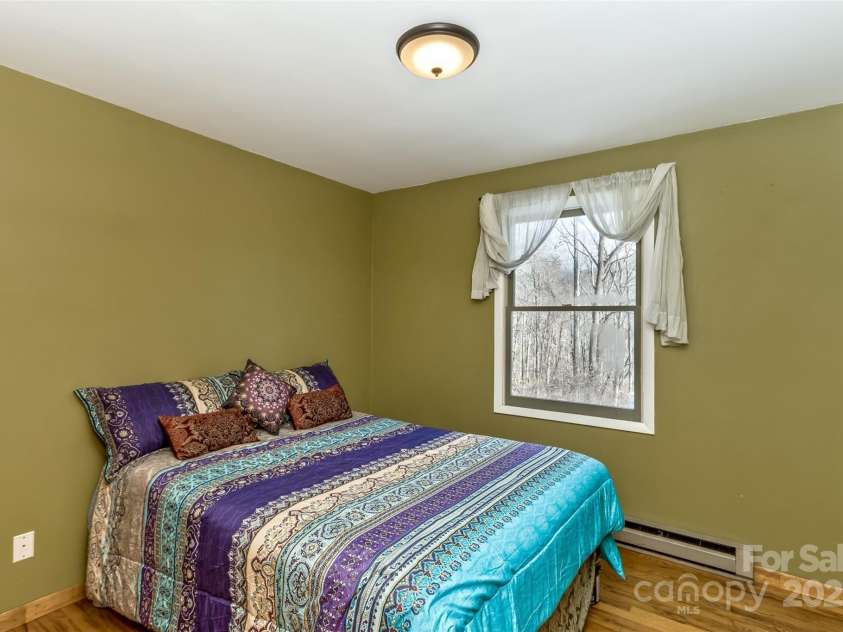 183 Stoney Fork Road, Barnardsville, NC 28709.  MLS# CAR4213332, YatesRealty ID 6809. 