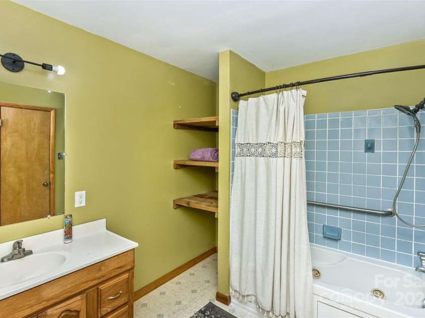 183 Stoney Fork Road, Barnardsville, NC 28709.  MLS# CAR4213332, YatesRealty ID 6809. 