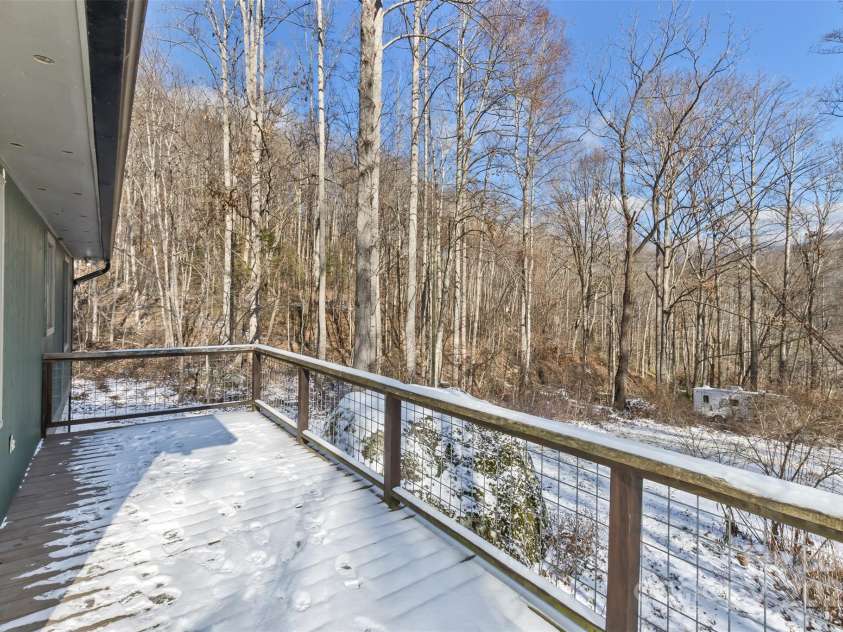 183 Stoney Fork Road, Barnardsville, NC 28709.  MLS# CAR4213332, YatesRealty ID 6809. Great front deck on this mountain getaway