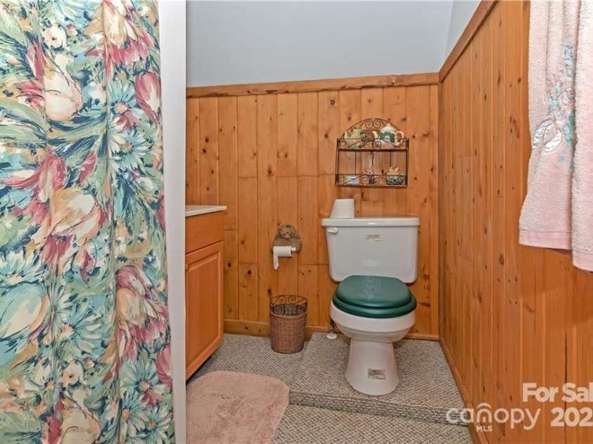 612 Old Home Place Road, Tuckasegee, NC 28783.  MLS# CAR4300096, YatesRealty ID 681. Bathroom
