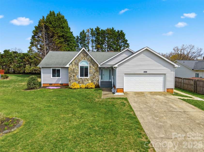 1951 19th Avenue Drive, Hickory, NC 28601.  MLS# CAR4360465, YatesRealty ID 6810. 