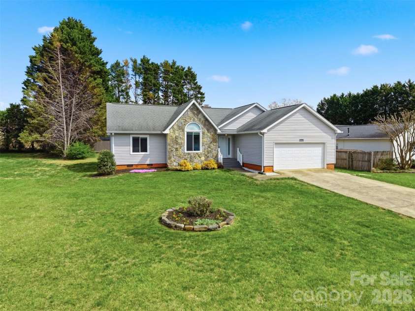 1951 19th Avenue Drive, Hickory, NC 28601.  MLS# CAR4360465, YatesRealty ID 6810. 