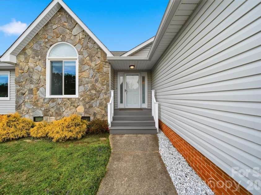 1951 19th Avenue Drive, Hickory, NC 28601.  MLS# CAR4360465, YatesRealty ID 6810. 