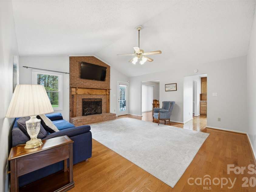 1951 19th Avenue Drive, Hickory, NC 28601.  MLS# CAR4360465, YatesRealty ID 6810. 