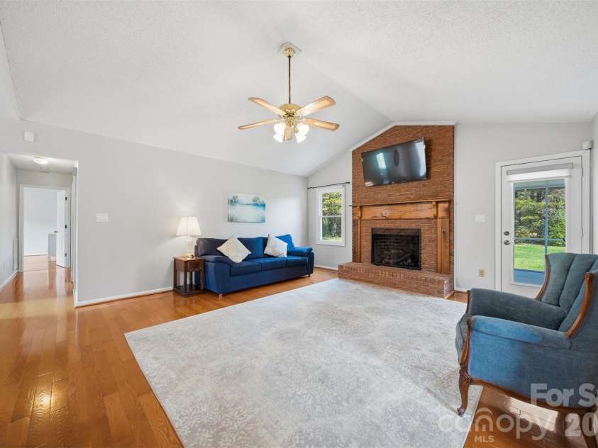 1951 19th Avenue Drive, Hickory, NC 28601.  MLS# CAR4360465, YatesRealty ID 6810. 