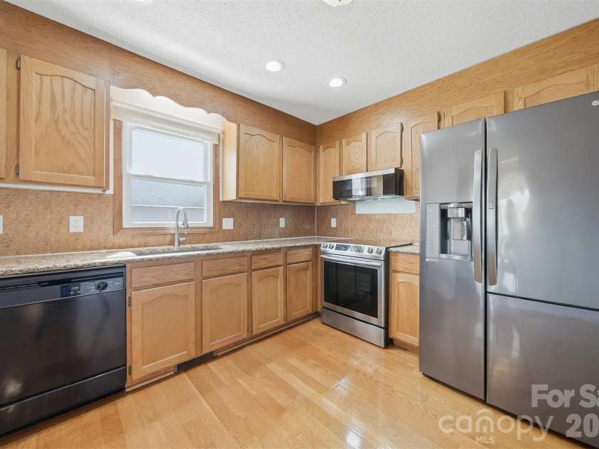 1951 19th Avenue Drive, Hickory, NC 28601.  MLS# CAR4360465, YatesRealty ID 6810. 