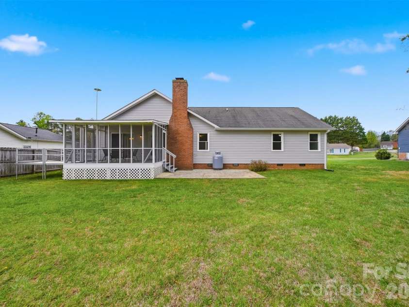 1951 19th Avenue Drive, Hickory, NC 28601.  MLS# CAR4360465, YatesRealty ID 6810. 