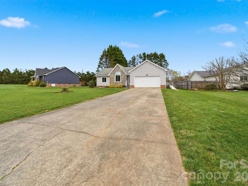 1951 19th Avenue Drive, Hickory, NC 28601.  MLS# CAR4360465, YatesRealty ID 6810. 