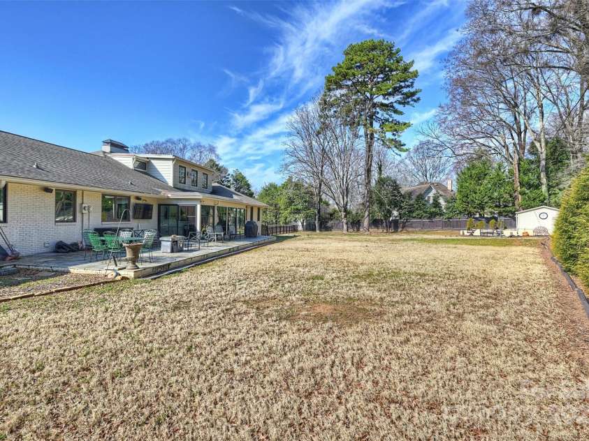 2100 Sunderland Place, Charlotte, NC 28211.  MLS# CAR4220648, YatesRealty ID 6810. 