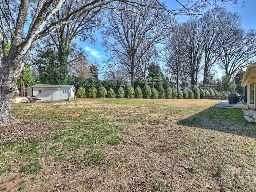 2100 Sunderland Place, Charlotte, NC 28211.  MLS# CAR4220648, YatesRealty ID 6810. 