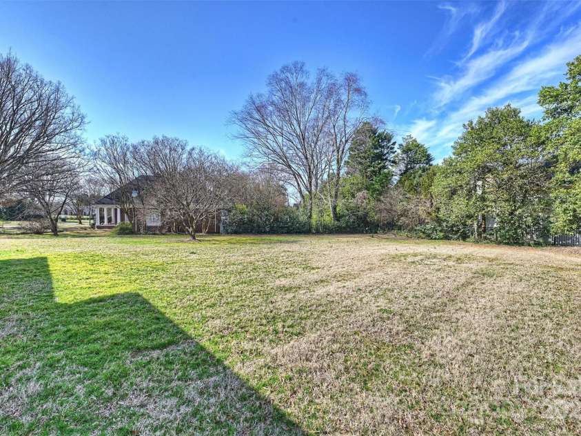 2100 Sunderland Place, Charlotte, NC 28211.  MLS# CAR4220648, YatesRealty ID 6810. 