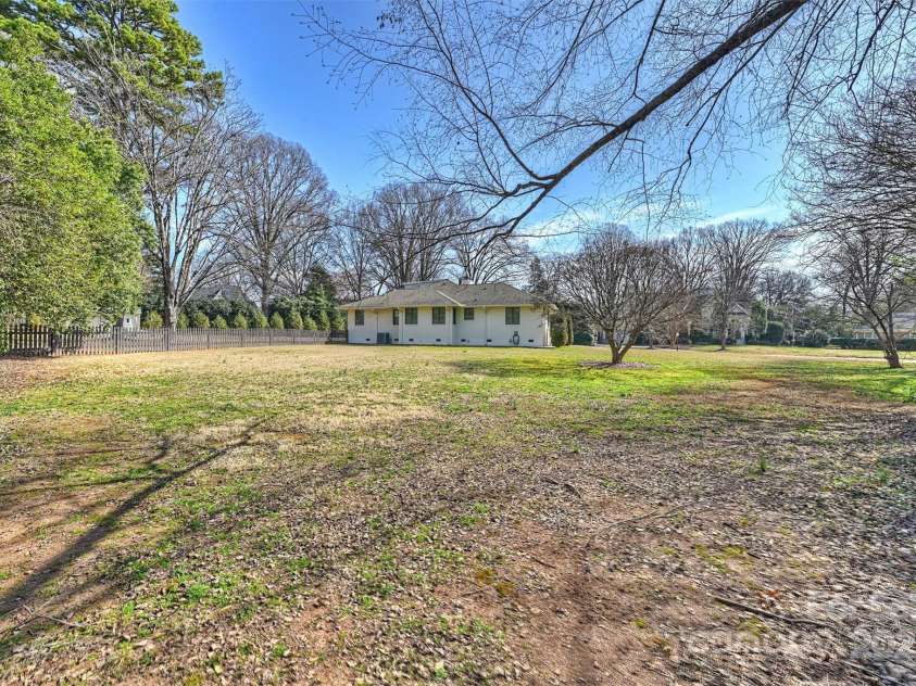 2100 Sunderland Place, Charlotte, NC 28211.  MLS# CAR4220648, YatesRealty ID 6810. 