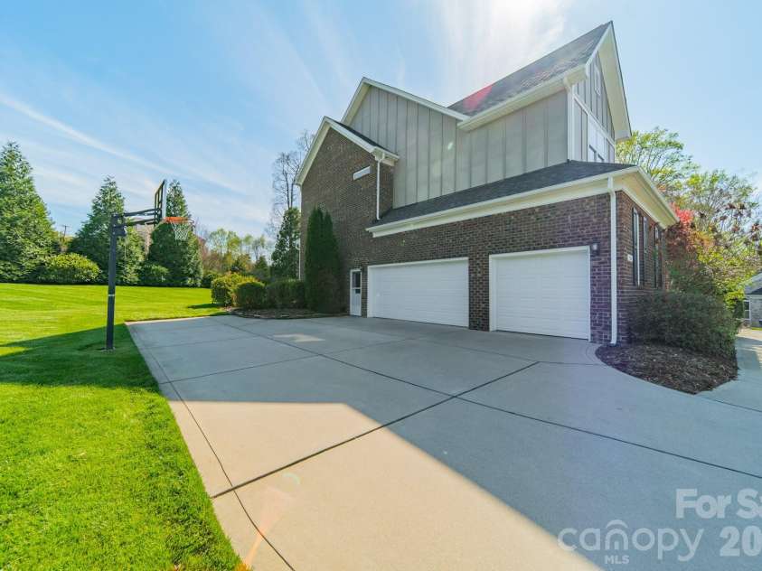 304 Tallow Tree Court, Waxhaw, NC 28173.  MLS# CAR4358715, YatesRealty ID 6812. 