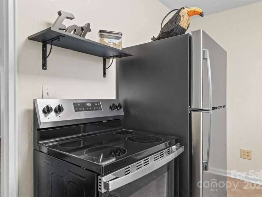 343 Wakefield Drive, Charlotte, NC 28209.  MLS# CAR4238200, YatesRealty ID 6812. 