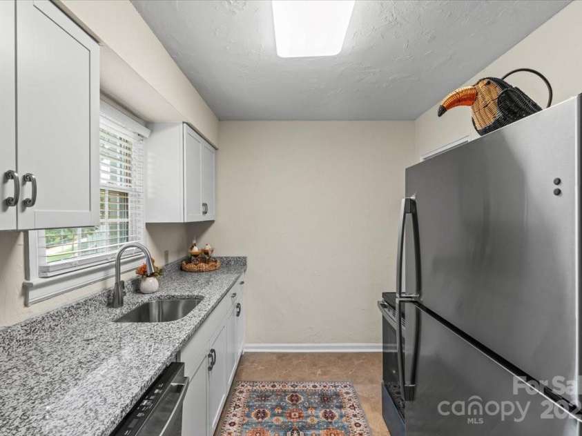 343 Wakefield Drive, Charlotte, NC 28209.  MLS# CAR4238200, YatesRealty ID 6812. 