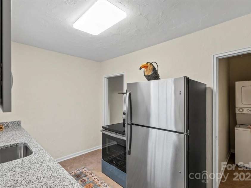 343 Wakefield Drive, Charlotte, NC 28209.  MLS# CAR4238200, YatesRealty ID 6812. 