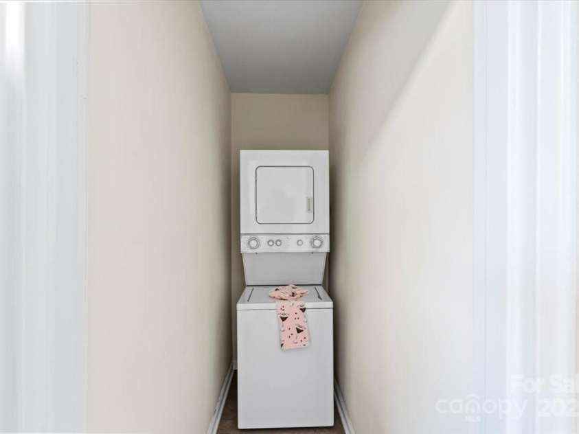 343 Wakefield Drive, Charlotte, NC 28209.  MLS# CAR4238200, YatesRealty ID 6812. 