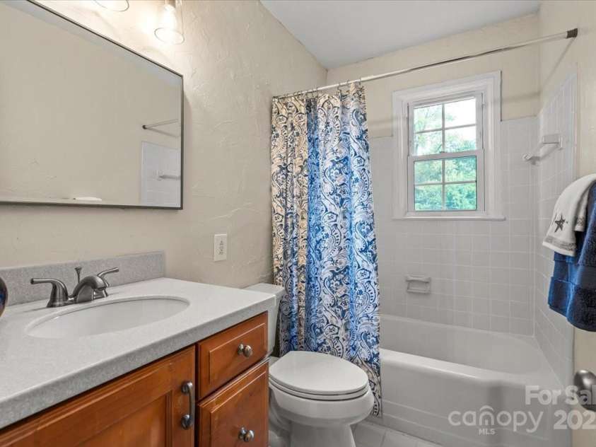 343 Wakefield Drive, Charlotte, NC 28209.  MLS# CAR4238200, YatesRealty ID 6812. 